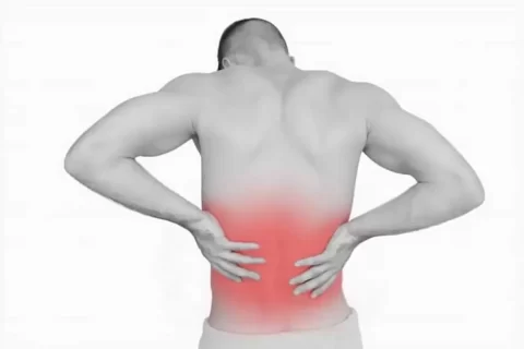 man suffering mid-back pain